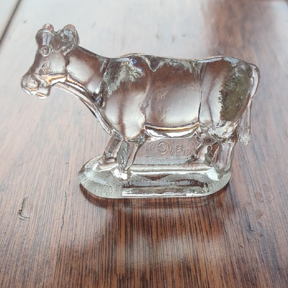 L.E. Smith Glass Company Cow
